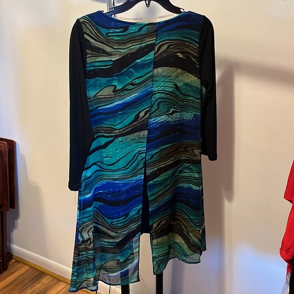 Top - Picture 2 of 3